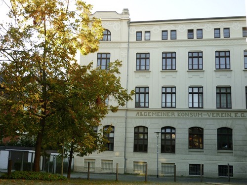 Die Abbildung zeigt das Braunschweiger Künstlerhaus im ehemals Allgemeinen Konsum-Verein.
